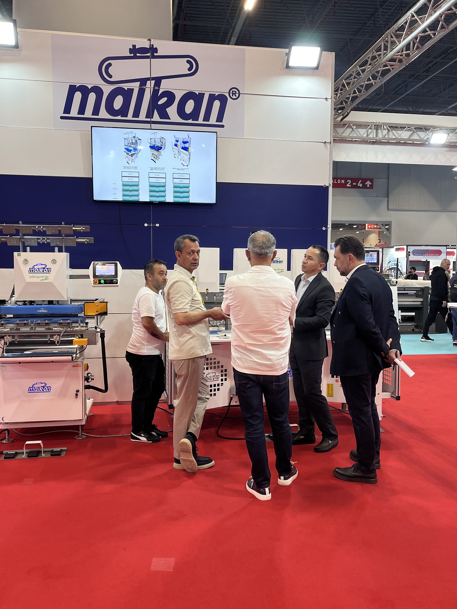 Garment Tech İstanbul 2025 Malkan Makina standı yoğun ziyaretçi trafiği